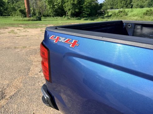 Used 2017 Chevrolet Silverado 1500 LT w/ All Star Edition AWD/4WD image 8