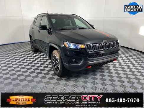 Used 2024 Jeep Compass Trailhawk w/ Trailhawk Convenience Group image 1