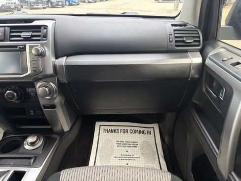 Used 2018 Toyota 4Runner SR5 AWD/4WD image 21