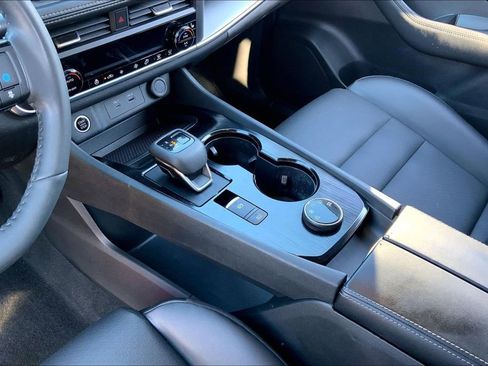 Used 2023 Nissan Rogue SV w/ SV Premium B Package image 13