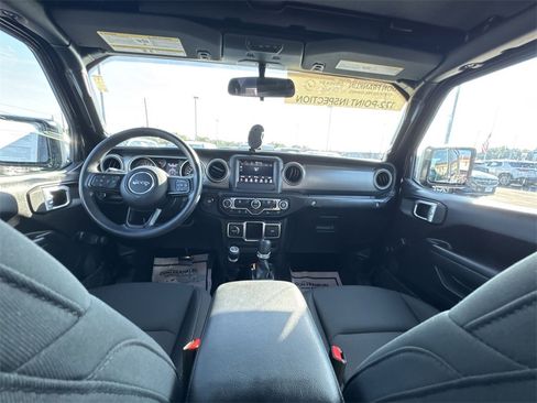 Used 2023 Jeep Gladiator Sport image 10