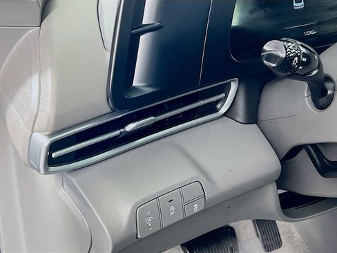 Certified 2024 Hyundai Elantra SE image 10