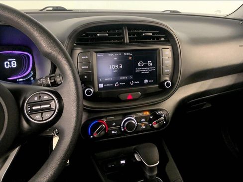 Used 2025 Kia Soul LX w/ LX Technology Package FWD image 6