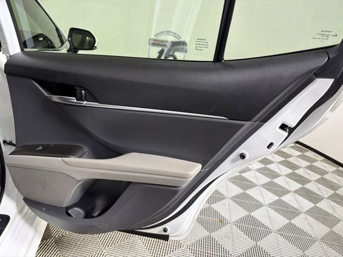 Used 2022 Toyota Camry SE w/ Audio Upgrade Package image 17