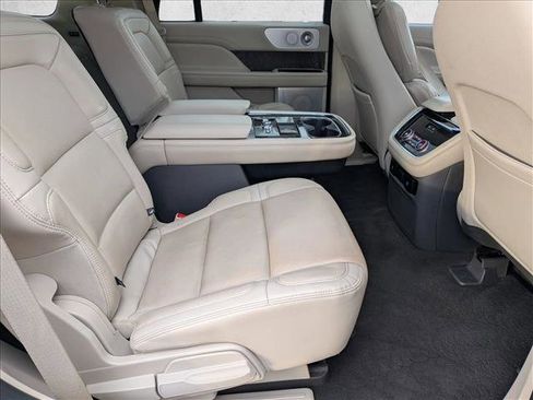 Used 2020 Lincoln Navigator Reserve w/ Luxury Package image 21