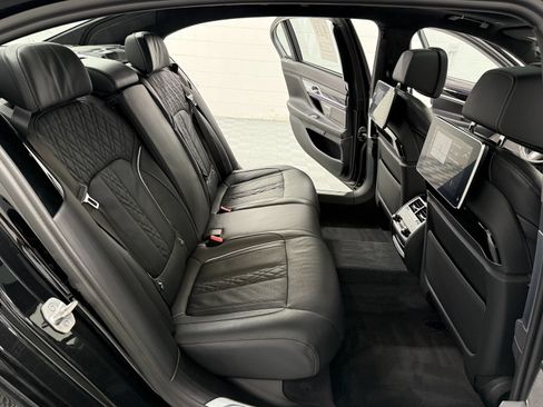 Used 2022 BMW M760i xDrive w/ Luxury Rear Seating Package AWD/4WD image 18
