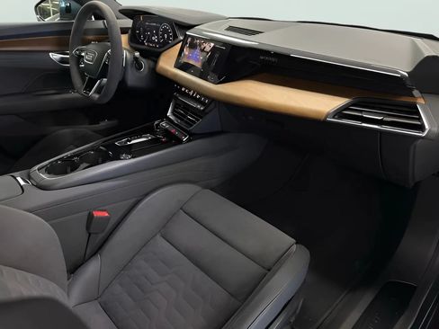 Used 2022 Audi e-tron GT Premium Plus AWD/4WD image 18