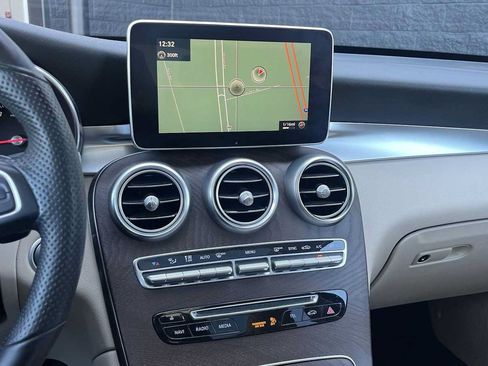 Used 2019 Mercedes-Benz GLC 300 4MATIC image 40