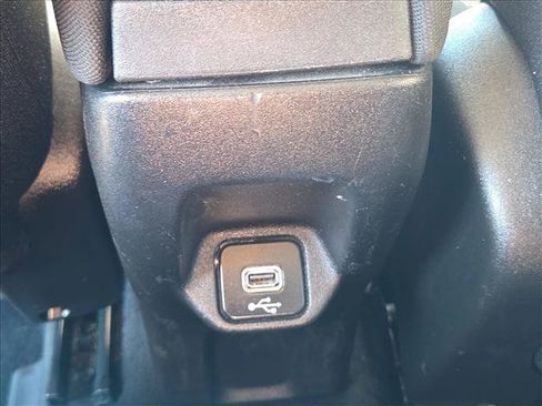 Used 2020 Jeep Renegade Latitude FWD image 16