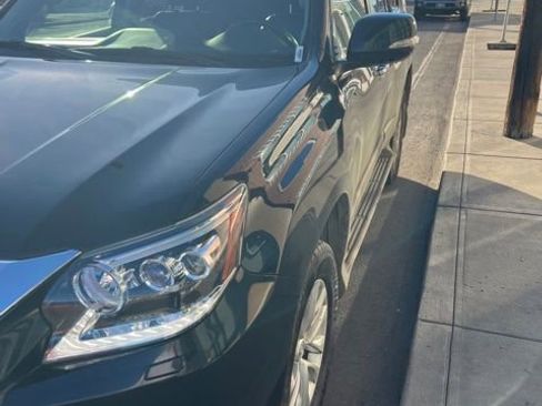 Used 2016 Lexus GX 460 image 2