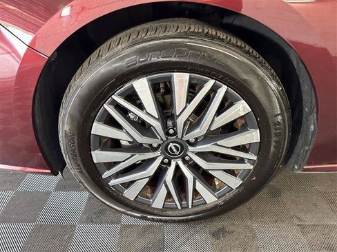 Used 2024 Nissan Altima 2.5 SV FWD image 30