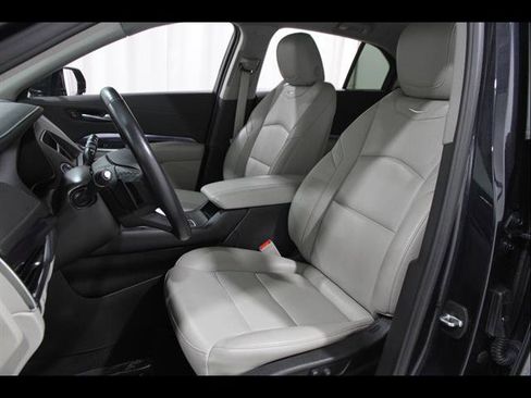 Certified 2023 Cadillac XT4 Luxury w/ Cold Weather Package image 5