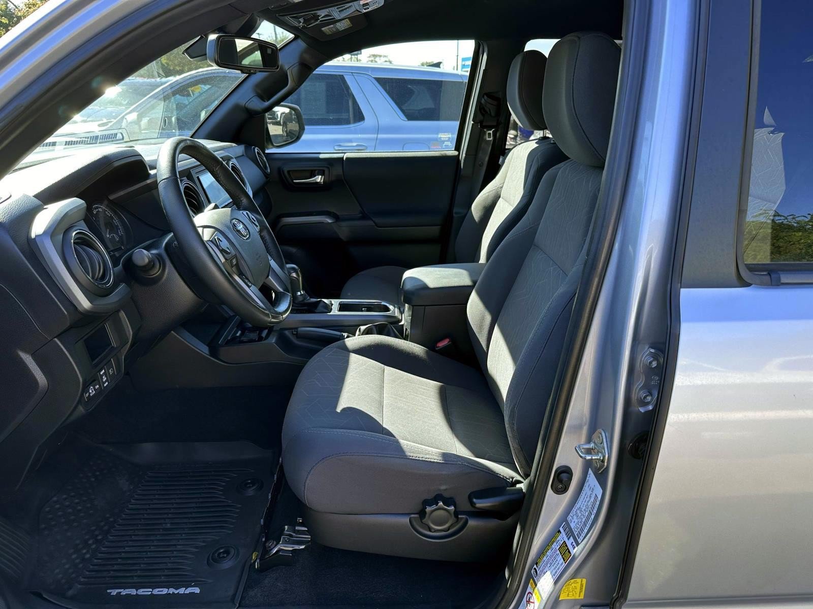 Used 2018 Toyota Tacoma TRD Off-Road AWD/4WD image 11
