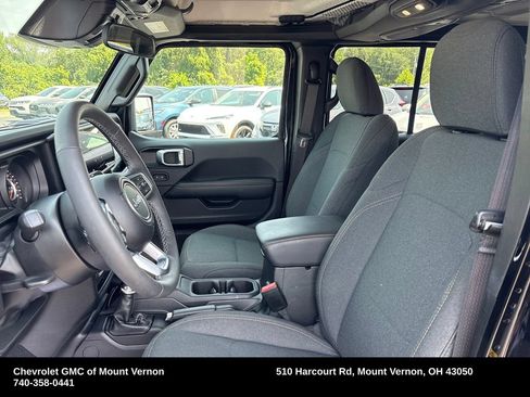 Used 2026 Jeep Wrangler Unlimited Sahara AWD/4WD image 11