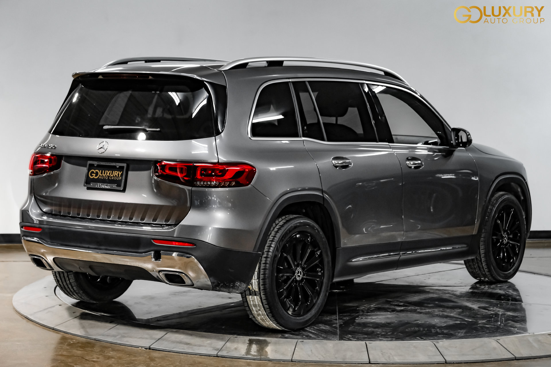 Used 2023 Mercedes-Benz GLB 250 w/ Premium Package image 10
