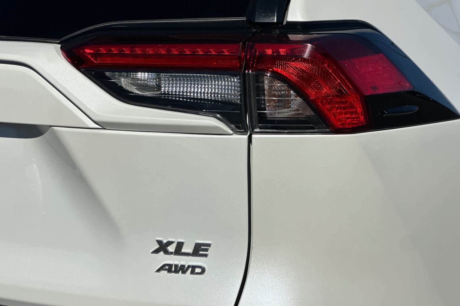 Used 2022 Toyota RAV4 XLE Premium AWD/4WD image 31