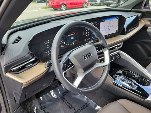 Used 2025 Audi Q5 Premium w/ Convenience Package image 7