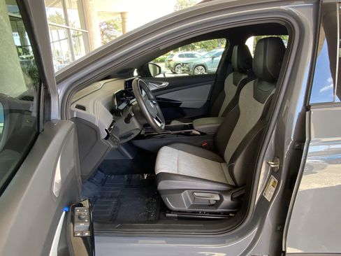 Certified 2024 Volkswagen ID.4 2WD image 35