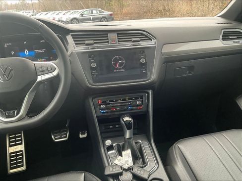 Used 2023 Volkswagen Tiguan SE R-Line image 18