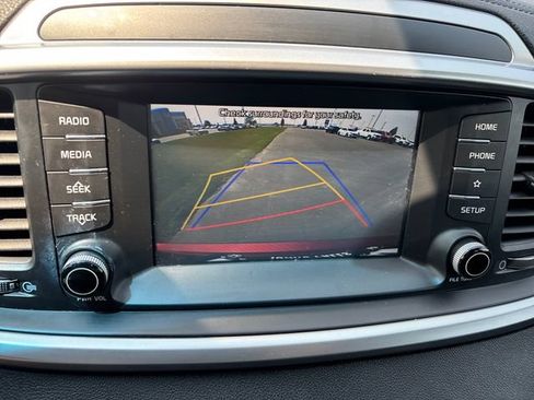 Used 2020 Kia Sorento LX AWD/4WD image 21