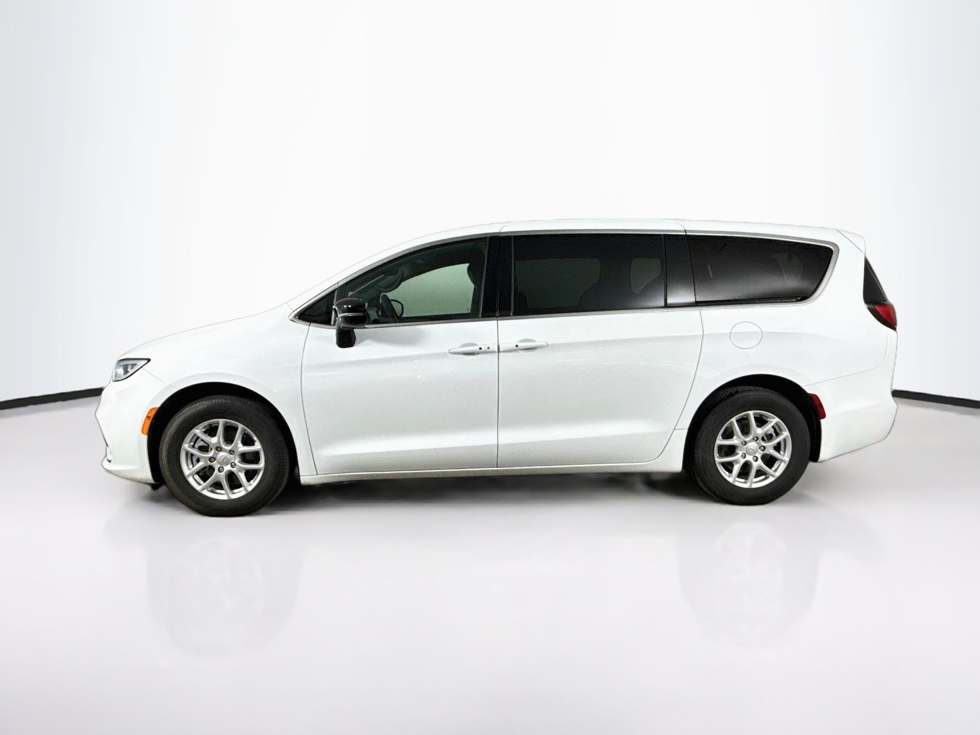 Used 2025 Chrysler Pacifica Select FWD image 7
