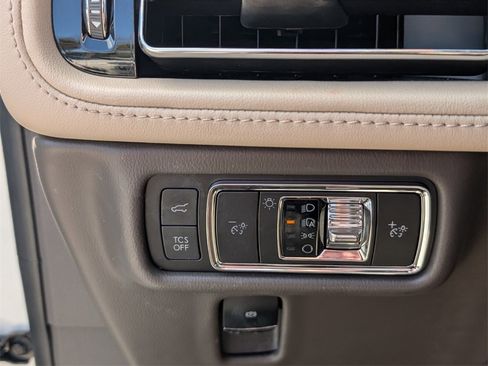 Certified 2022 Lincoln Nautilus Reserve image 25