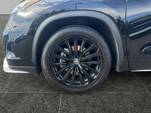Used 2023 Toyota Highlander XSE FWD image 4