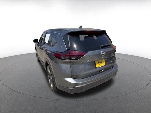 Used 2025 Nissan Rogue SV AWD/4WD image 11