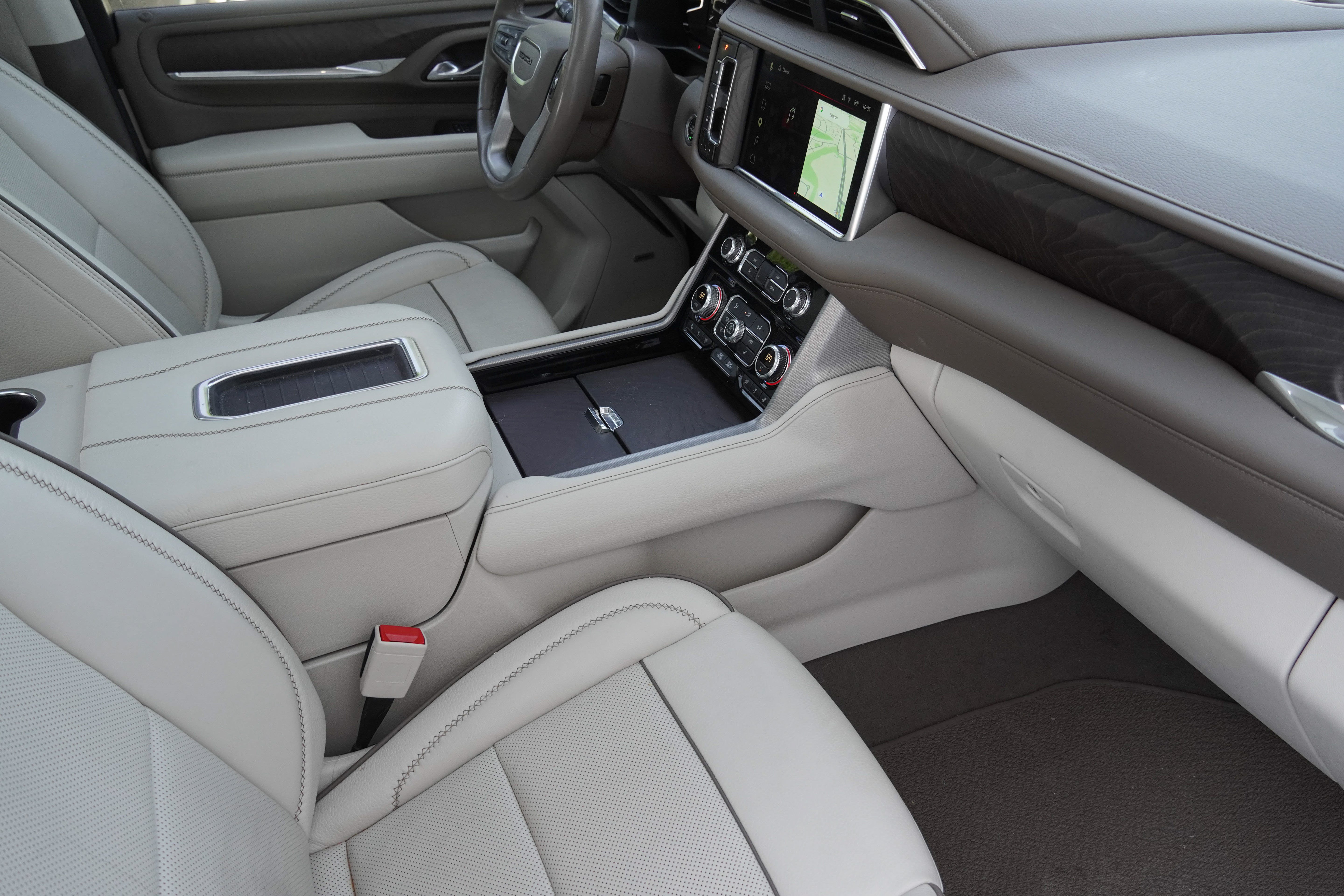 Used 2024 GMC Yukon Denali w/ Advanced Technology Package AWD/4WD image 10