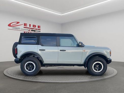 Used 2023 Ford Bronco Badlands w/ Sasquatch Package image 7