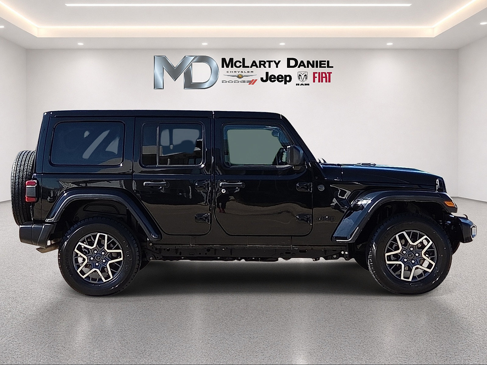 Used 2025 Jeep Wrangler Unlimited Sahara AWD/4WD image 6