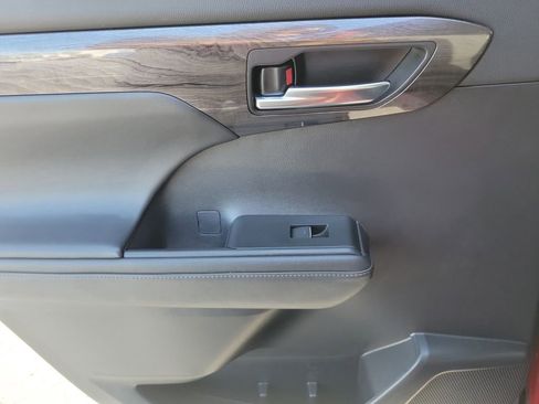 Used 2021 Toyota Highlander Platinum image 8