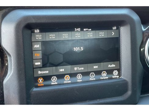 Used 2020 Jeep Wrangler Unlimited Sahara image 25