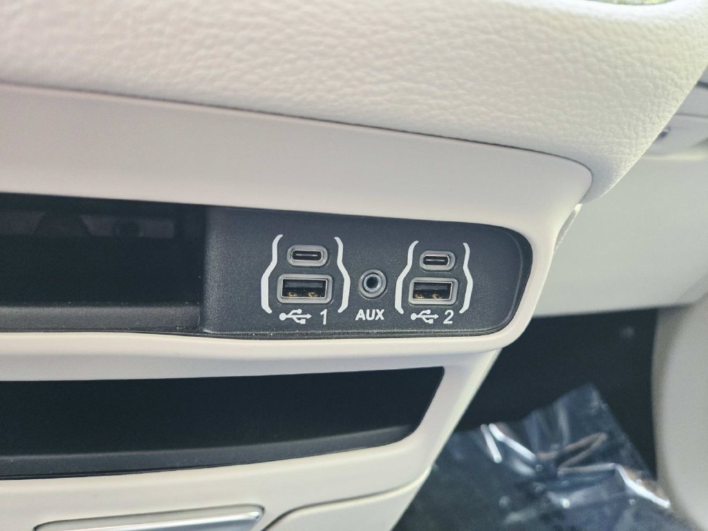 Used 2024 Chrysler Pacifica Touring-L w/ Road Tripper Package FWD image 31