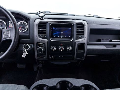 Used 2017 RAM 1500 Express AWD/4WD image 4