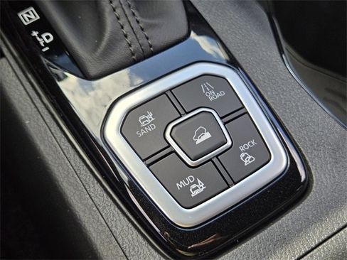 New 2026 Nissan Frontier SV w/ SV Convenience Package image 18