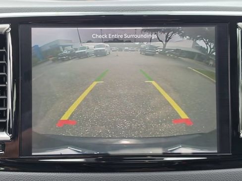 Used 2024 Chrysler Pacifica Touring-L FWD image 27