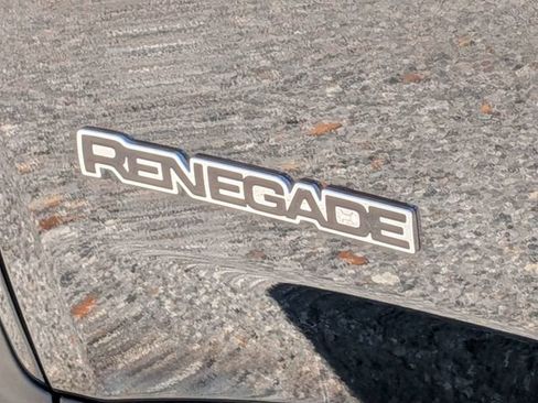 Used 2020 Jeep Renegade Latitude FWD image 11