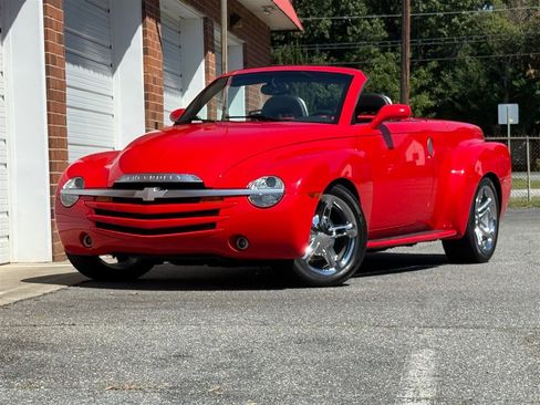 Used 2004 Chevrolet SSR w/ Preferred Equipment Group image 13