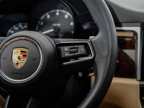 Used 2023 Porsche Macan w/ Premium Package Plus AWD/4WD image 23