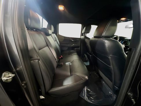 Used 2018 Toyota Tacoma TRD Off-Road image 19