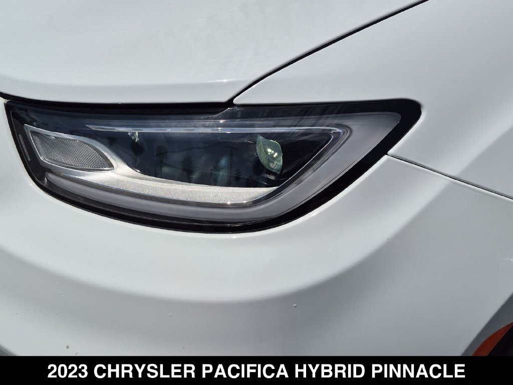 Used 2023 Chrysler Pacifica Pinnacle FWD image 10
