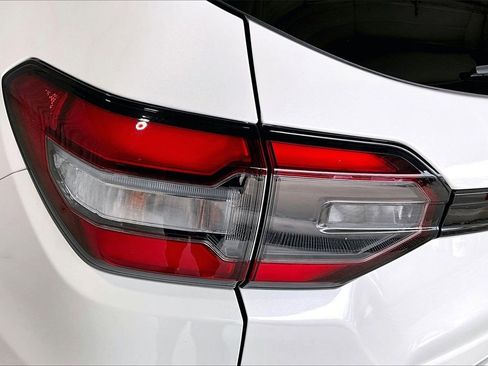 Used 2024 Honda Pilot Touring image 29