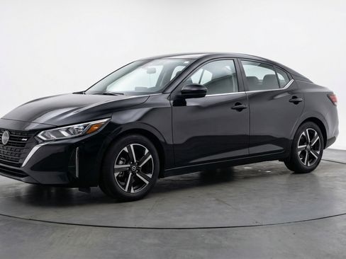 Used 2025 Nissan Sentra SV image 3