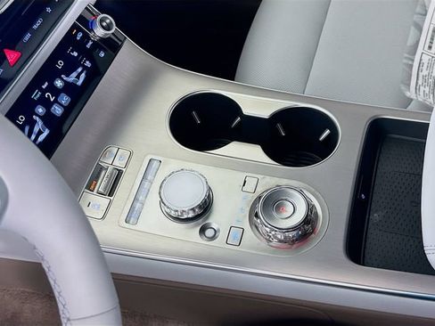 Certified 2026 Genesis GV70 2.5T Advanced image 15