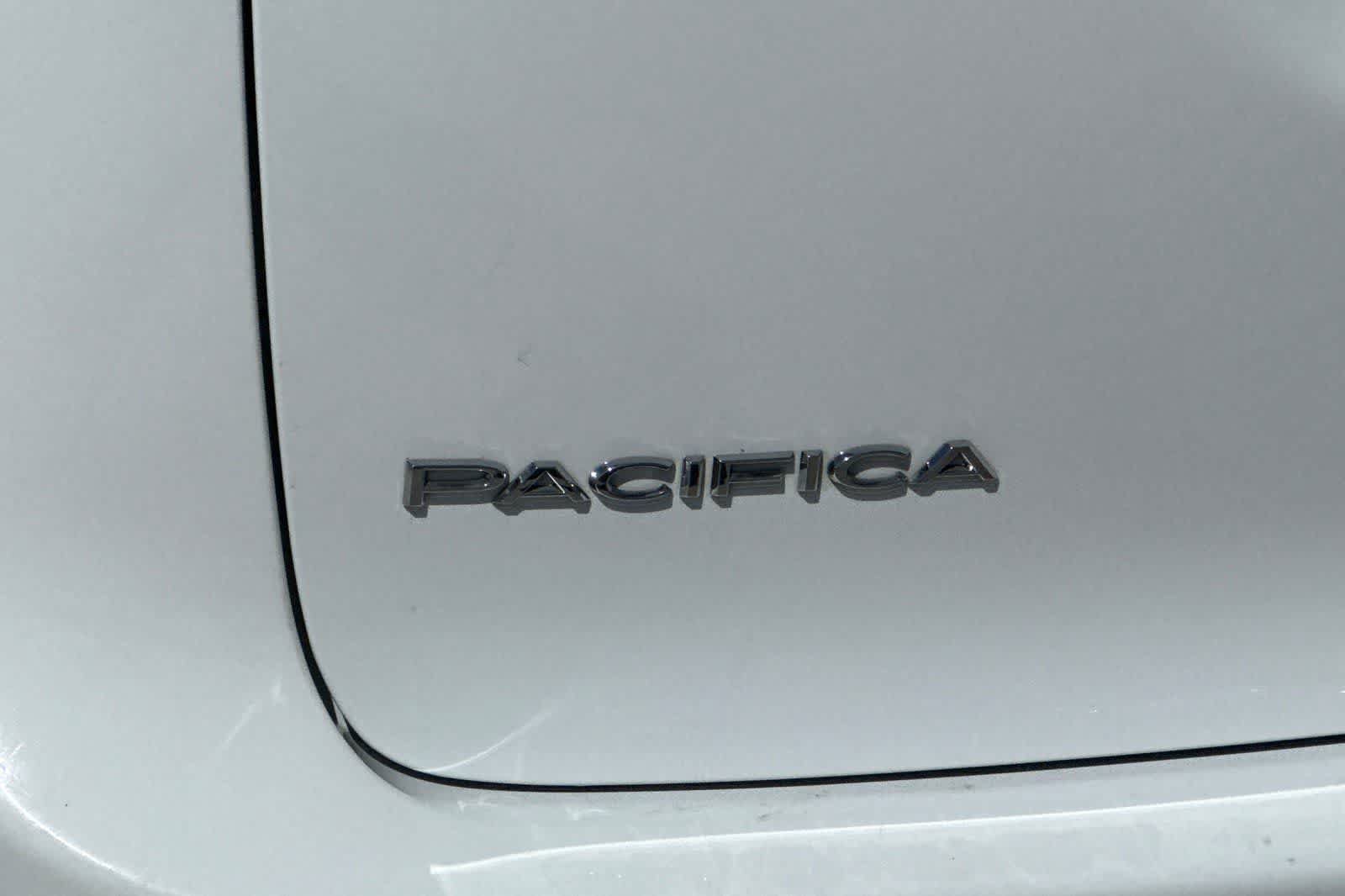 Used 2024 Chrysler Pacifica Limited FWD image 48
