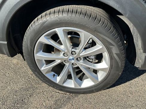 Used 2022 Ford Explorer Platinum w/ Equipment Group 601A image 8