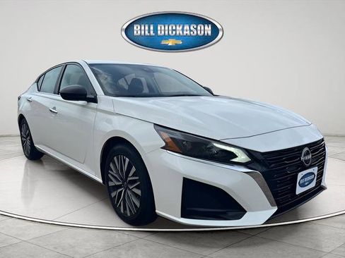 Used 2025 Nissan Altima 2.5 SV FWD image 1