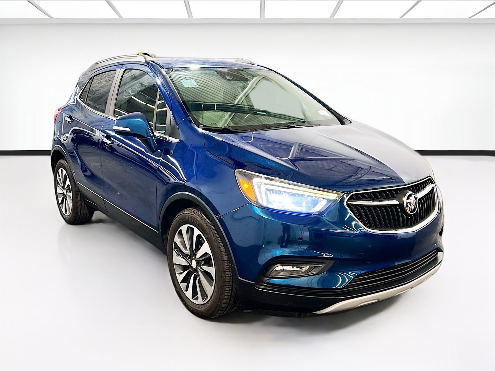 Used 2019 Buick Encore Essence w/ Safety Package II FWD image 3