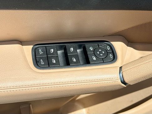 Used 2023 Porsche Cayenne AWD/4WD image 19